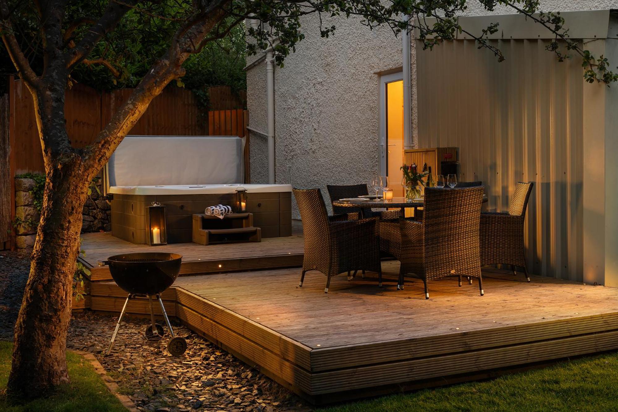The Coachhouse - Cottage With Private Hot Tub Colwyn Bay Esterno foto